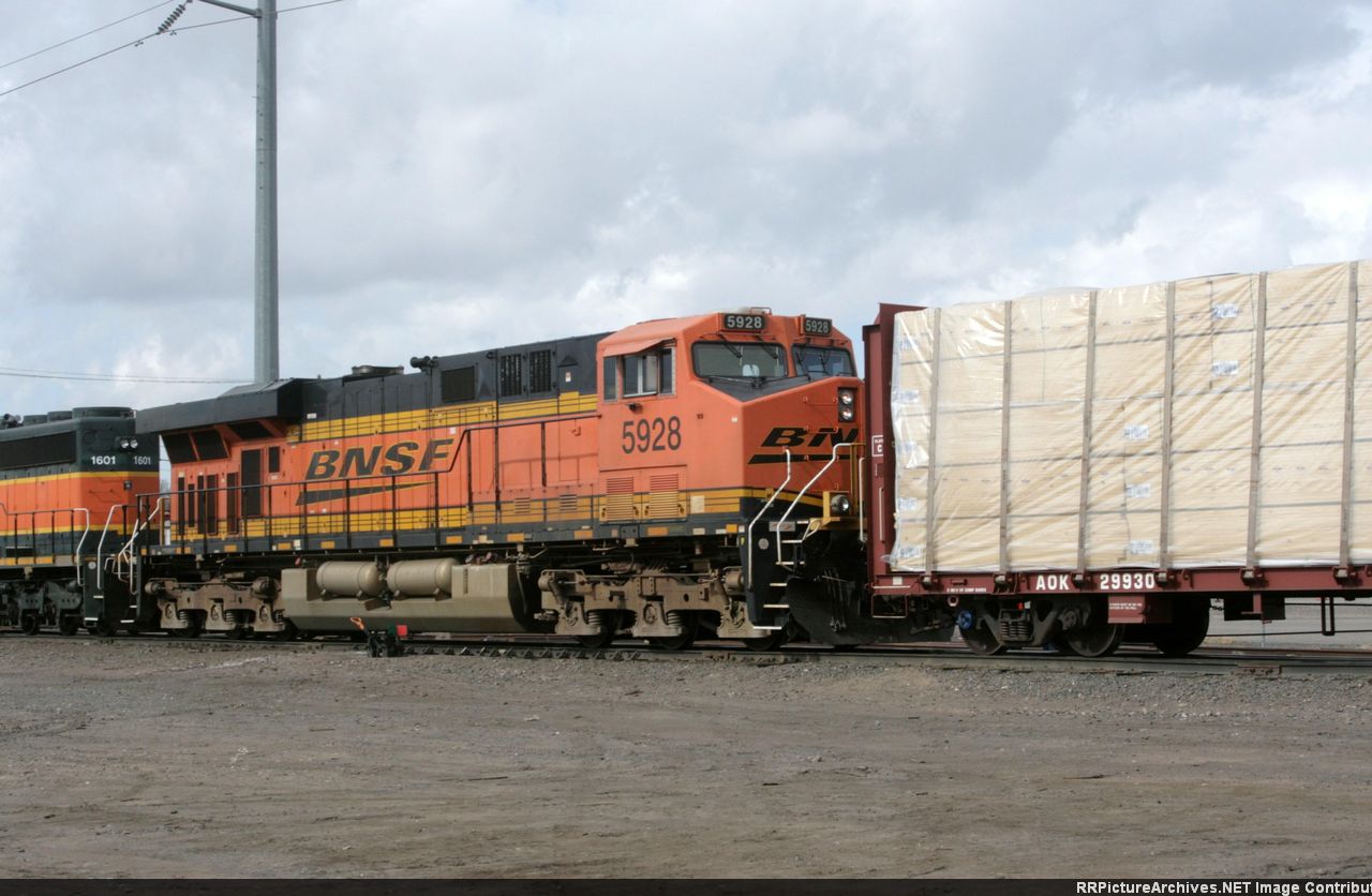 BNSF 5928